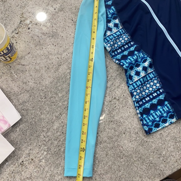 Lands’ End zip up Rash Guard - Picture 7 of 8